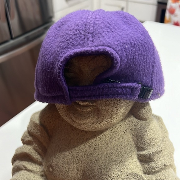 Purple baseball cap for winter - Picture 2 of 3